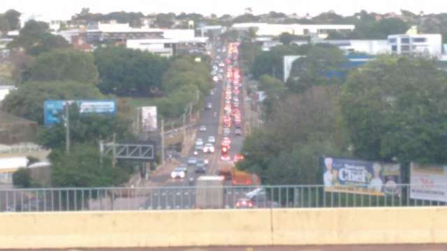 Caminhoneiros refor&ccedil;am protesto em carros de passeio na cidade