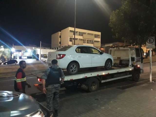 Carro &eacute; achado na avenida Afonso Pena com 351 quilos de maconha