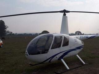Helicóptero foi apreendido após pouso em fazenda. (Foto: Rádio 90FM)