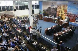Câmara de Dourados durante sessão extraordinária para eleição da Mesa Diretora, nesta tarde (Foto: Helio de Freitas)