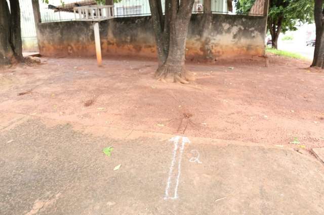 Fam&iacute;lia denuncia amea&ccedil;a, mas &eacute; presa com arma, joias e R$ 13,2 mil