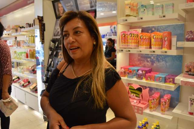 Consumidores deixam presente para o s&aacute;bado e v&atilde;o &agrave;s compras no Centro