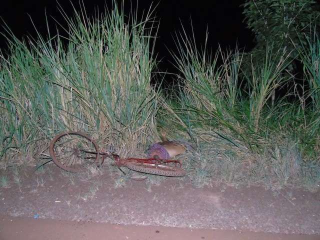 Ciclista morre ap&oacute;s ser atropelado e condutor fugir sem prestar socorro