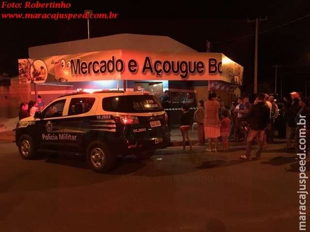 Empres&aacute;rio &eacute; morto com cinco tiros dentro de supermercado