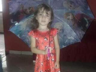 A pequena Miriam Raquel Arquelho de Souza, de 5 anos, após deixar hospital (Foto: Arquivo Pessoal)