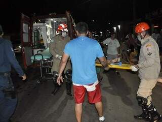 Garoto foi socorrido e levado para atendimento em hospital (Foto: Coxim Agora/Eduardo Santos)
