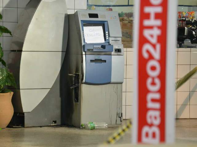  Ladr&otilde;es arrombaram caixa eletr&ocirc;nico que estava vazio em supermercado