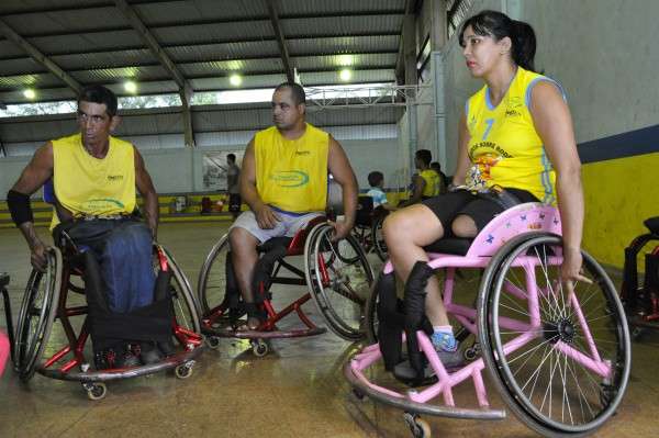 Pr&oacute;teses s&atilde;o entregues pelo SUS com defeito, denunciam deficientes