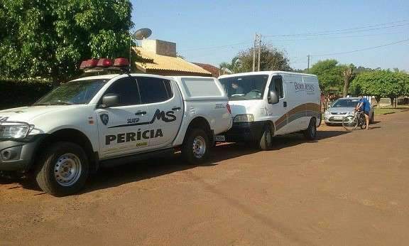 Professora &eacute; executada a tiro na porta de escola e na frente de alunos