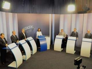 Debate está ocorrendo na noite desta terça-feira na TV Morena (Foto: Paulo Francis)