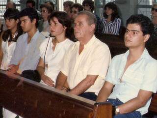 Família Trad na missa, alguns anos atrás. (Foto: Reprodução Facebook)