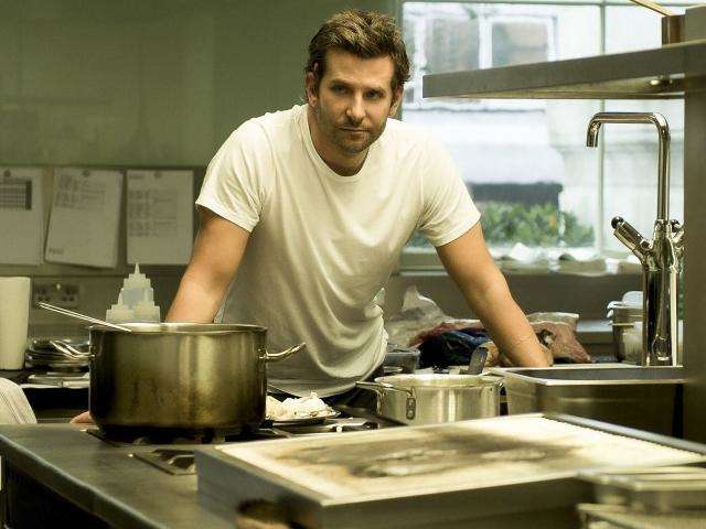 Cinemas t&ecirc;m Bradley Cooper como cozinheiro e suspense com Julia Roberts