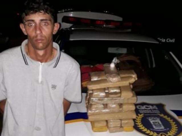 Com droga na mochila e cueca, jovem usa quarto de hotel para esconder mais droga
