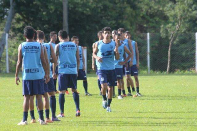 Sem campo e vivendo de favores, Comercial completa sete d&eacute;cadas