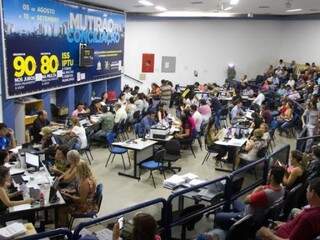 Contribuintes negociam débitos na Central do IPTU (Foto: Divulgação)