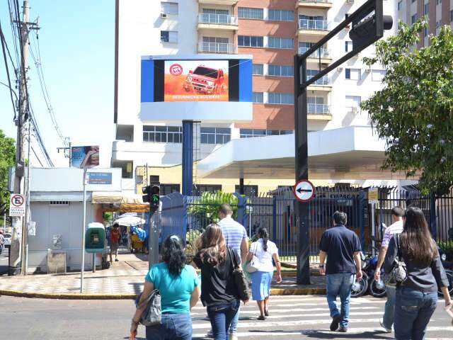  Paineis eletr&ocirc;nicos devem ser retirados do centro at&eacute; 30 de agosto