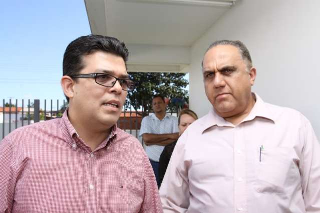 Sa&uacute;de descarta aumentar sal&aacute;rios e pode acionar MP para contratar m&eacute;dicos