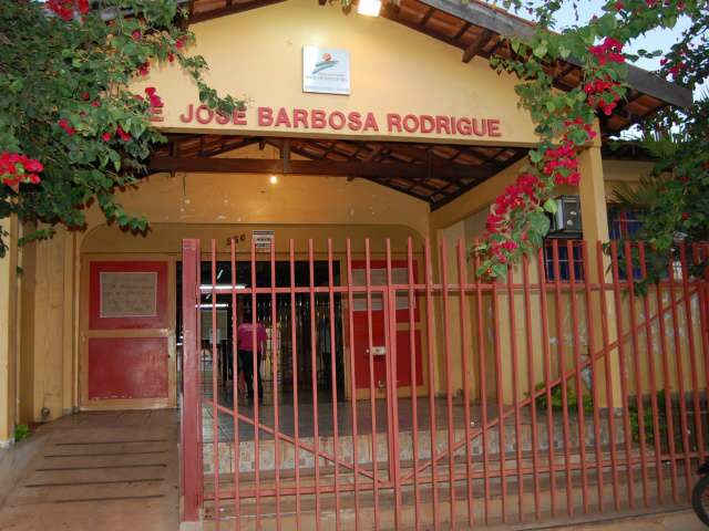  H&aacute; 1 ano com sala nova de inform&aacute;tica fechada, alunos ainda t&ecirc;m aula improvisada