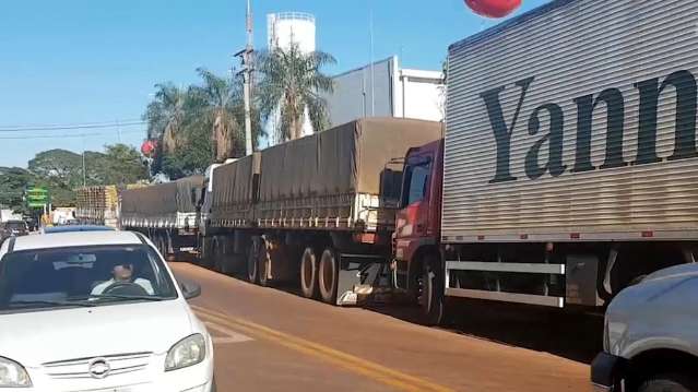 Abertura de atacadista muda tr&aacute;fego de ve&iacute;culos em trecho da Coronel Antonino