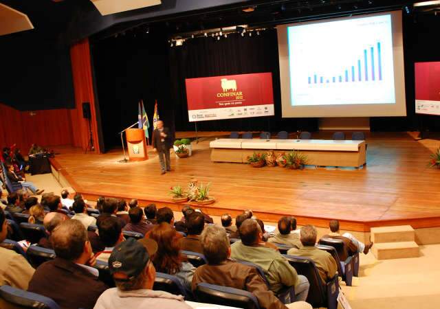 Confinamento de gado deve ter crescimento de 15% este ano em MS