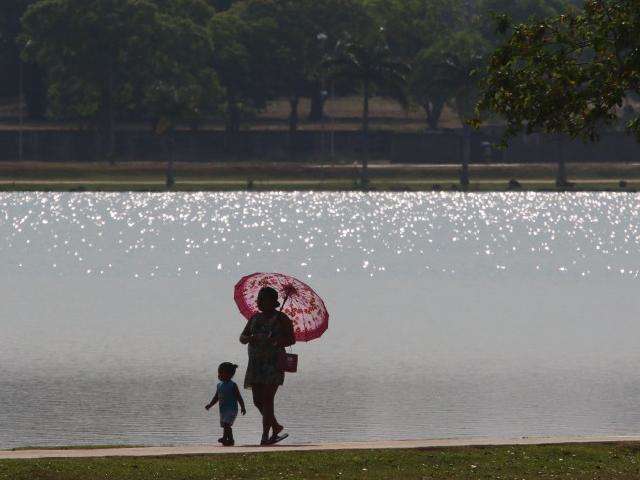 Sexta-feira ser&aacute; quente, mas frente fria derruba temperatura s&aacute;bado e domingo