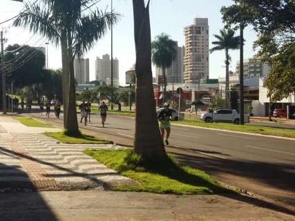 Trânsito fica lento durante corrida contra corrupção na Afonso Pena