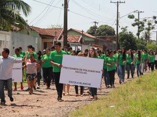Os alunos protestaram contra a violência na região (Foto: Marcos Ermínio)