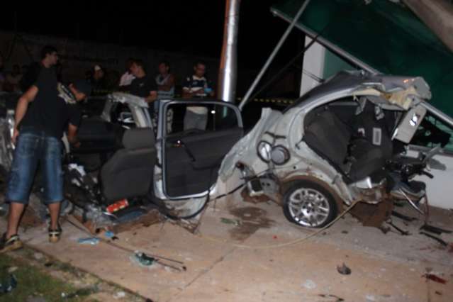 Pol&iacute;cia rastreia c&acirc;meras para identificar ve&iacute;culos envolvidos em racha