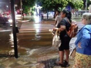 Ver&atilde;o nem chegou, mas pancadas de chuva atingem Capital o dia todo