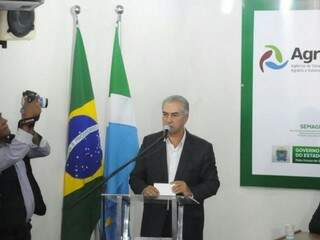 Governador do Estado, Reinaldo Azambuja (PSDB),
durante discurso em agenda na segunda-feira,
19. (Foto: Paulo Francis/Arquivo).