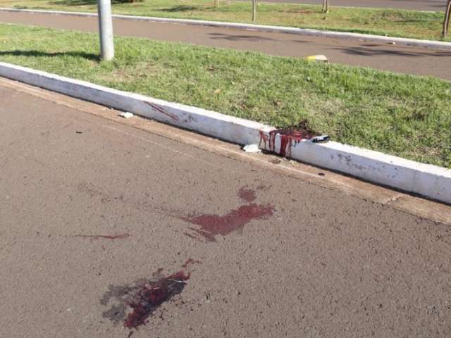 Motociclista morre ao ser arremessado contra poste de ilumina&ccedil;&atilde;o