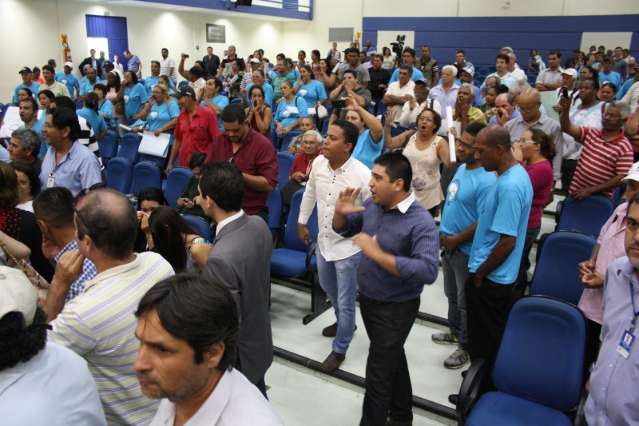 Vereadores n&atilde;o votam projeto do SIM e secret&aacute;ria chora na C&acirc;mara
