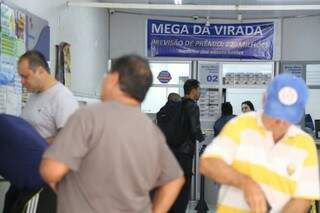 Mega da Virada atraiu apostadores até o último instante em todo o país; prêmio superou os R$ 306 milhões. (Foto: Marcos Ermínio)