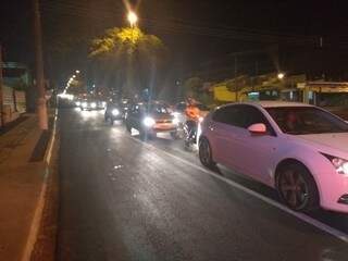 Trânsito no início da noite desta terça-feira; motoristas ainda não usam a terceira faixa (Foto: Richelieu de Carlo)