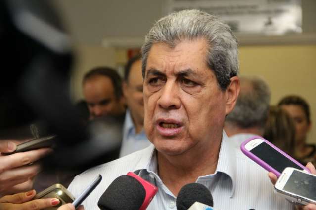 Puccinelli diz que vai dar dinheiro para hospitais pagarem 13&deg; sal&aacute;rio 