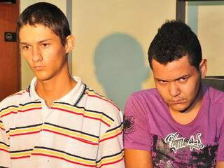 Jhonatan, Jean (foto) e mais dois adolescentes são acusados de participar do roubo à camionete ocorrido ontem à noite em Campo Grande. Eles receberiam R$ 600 por manter as vítimas em cativeiro. 