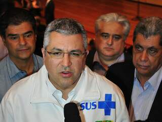 Ministro da Saúde, Alexandre Padilha, durante visita à Santa Casa de Campo Grande em outubro do ano passado. (Foto: arquivo)