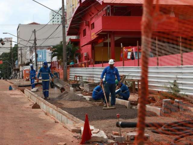 Revitaliza&ccedil;&atilde;o come&ccedil;a a dar &quot;cara nova&quot; para a rua 14 Julho