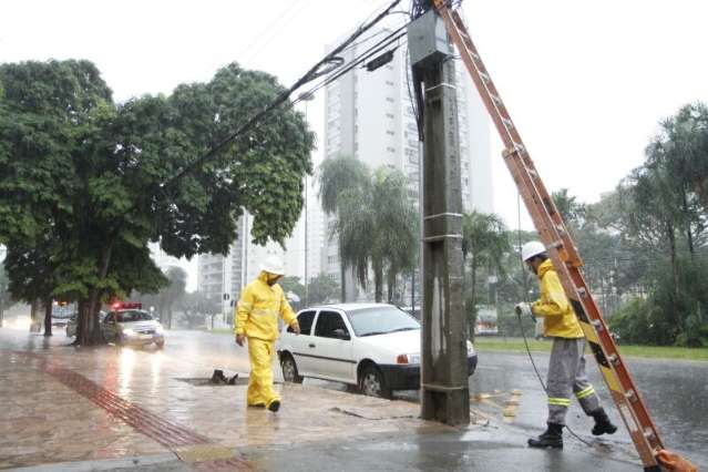 Problema em transformador deixa parte da avenida Afonso Pena sem luz 