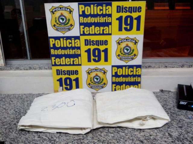 PRF flagra maconha e coca&iacute;na com passageiros de &ocirc;nibus em MS