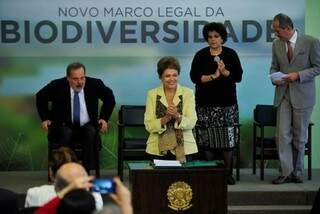Presidenta sancionou, com vetos, o novo Marco Legal da Biodiversidade em solenidade no Palácio do Planalto (Foto:José Cruz/Agência Brasil)