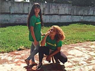 Foto mostra alunas com os cabelos cacheados (Foto: Nicoly Caroliny da Silva Figueiredo)