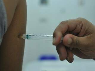 M&atilde;e toma vacina contraindicada e denuncia neglig&ecirc;ncia em posto