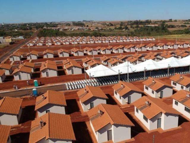 Fam&iacute;lias recebem as chaves de 233 resid&ecirc;ncias no interior do Estado