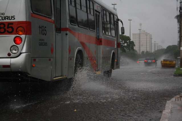 Outono come&ccedil;a com chuva em algumas regi&otilde;es da Capital