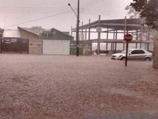 Registro de enchente em rua do Bairro Serradinho anexado ao processo. (Foto: Reprodução Tribunal de Justiça)