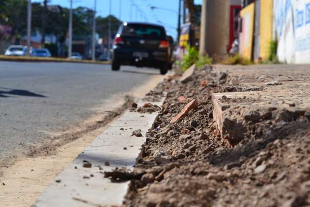 Erros revoltam moradores e adiam inaugura&ccedil;&atilde;o da J&uacute;lio de Castilho
