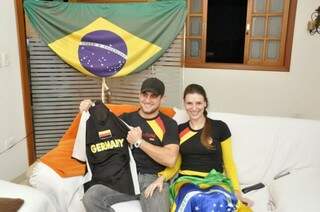 Na casa do empresário alemão, até a namorada brasileira trocou a camisa do Brasil pela da Alemanha. (Foto: Marcelo Calazans) 