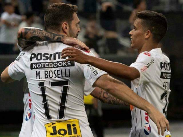 Jogando em casa, Corinthians faz 3 a 0 sobre o Ava&iacute; 