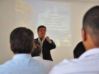 Nelsinho comentou tema durante evento em que palestrou para prefeitos do interior de MS (foto: João Garrigó)